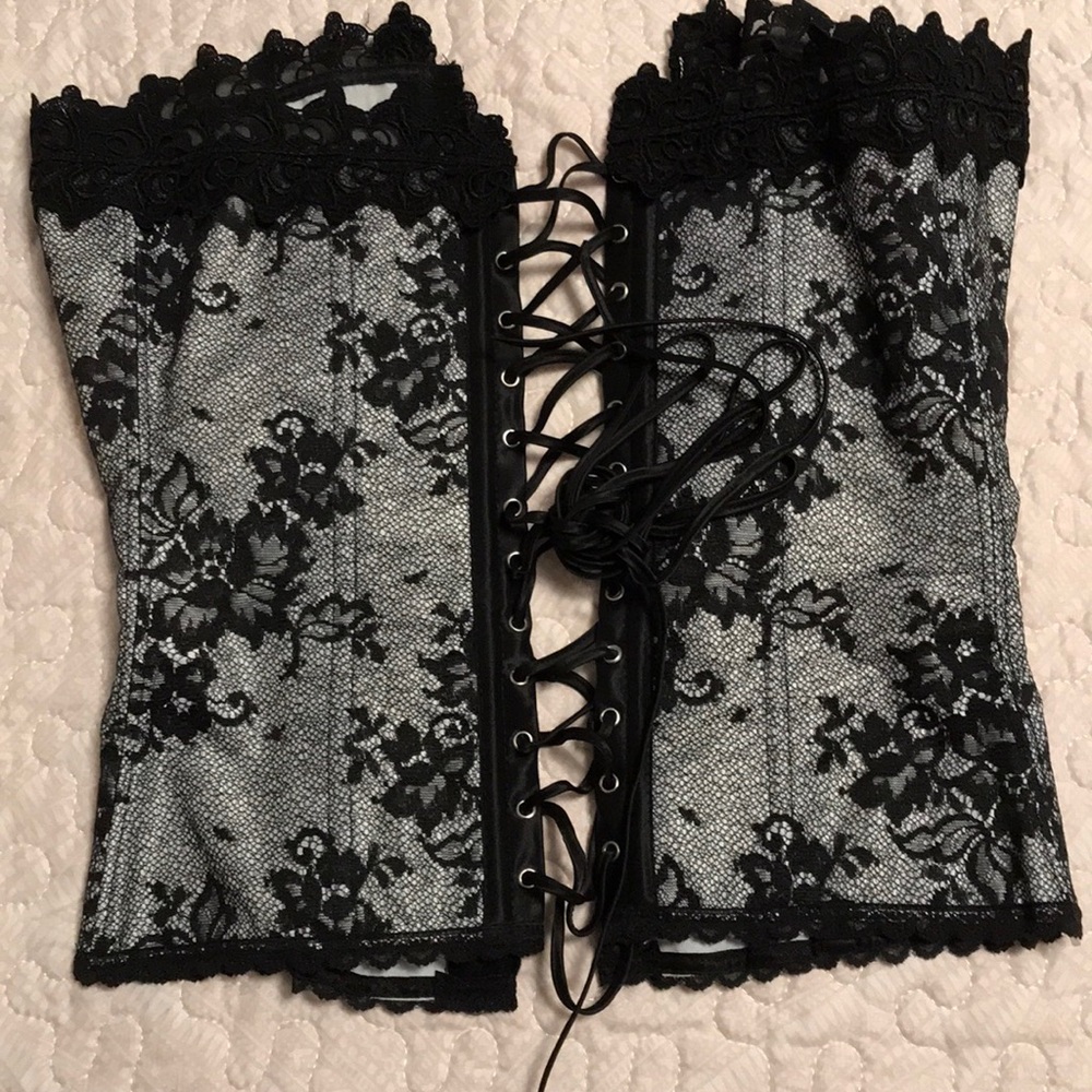 Corset - Picture 3 of 3